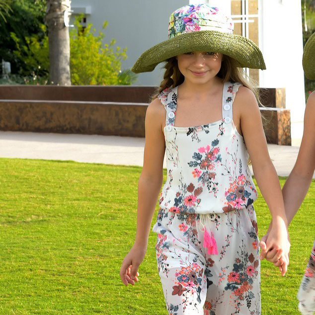 Ολόσωμη φόρμα μακρυά για κορίτσι σε χρώμα εμπριμέ